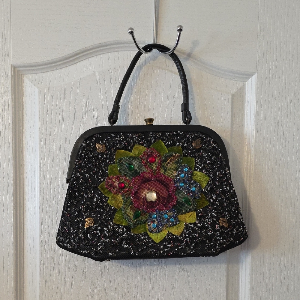 VINTAGE SOURE BLACK FLORAL BEADED TOP-HANDLE BAG